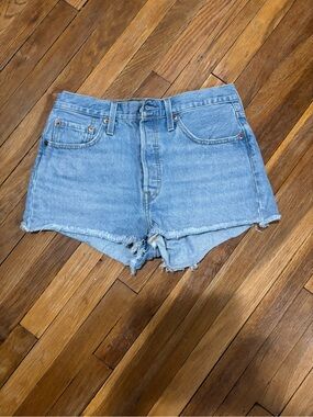 Women’s levi Strauss Jean shorts size 28.